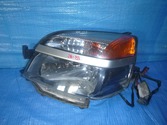 Фара TOYOTA VOXY AZR60G