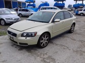 Бампер передний VOLVO V40 B4204S2 VW17